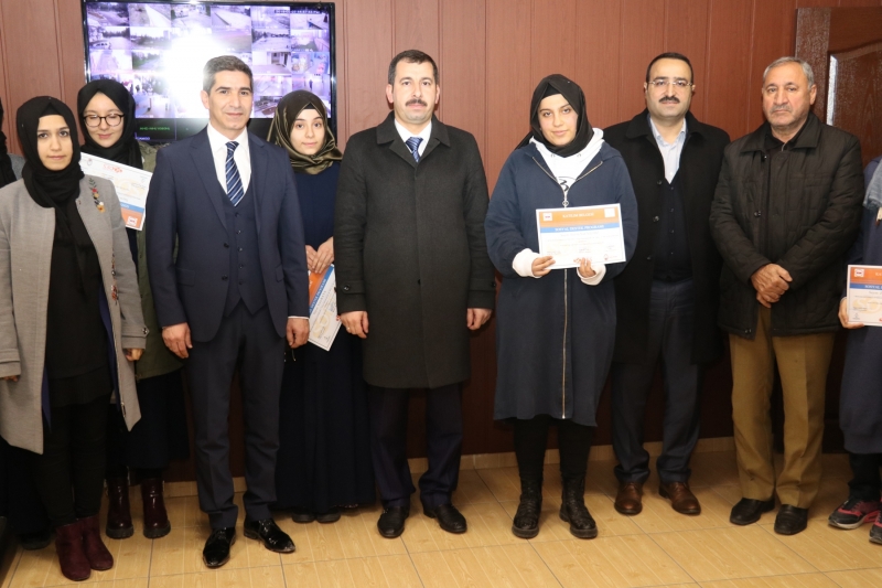 Başkan Baydilli Başarılı Öğrencilere Sertifikalarını Verdi