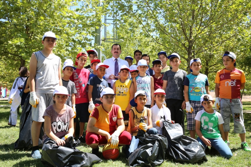 Başkan Baydilli Eldivenleri Giydi Çöp Topladı