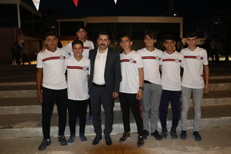 Başkan Baydilli İftarda Gençlerle Bir Araya Geldi