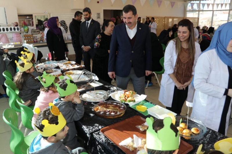 BAŞKAN BAYDİLLİ KENDİN YAP KENDİN SAT ETKİNLİĞİNE KATILDI