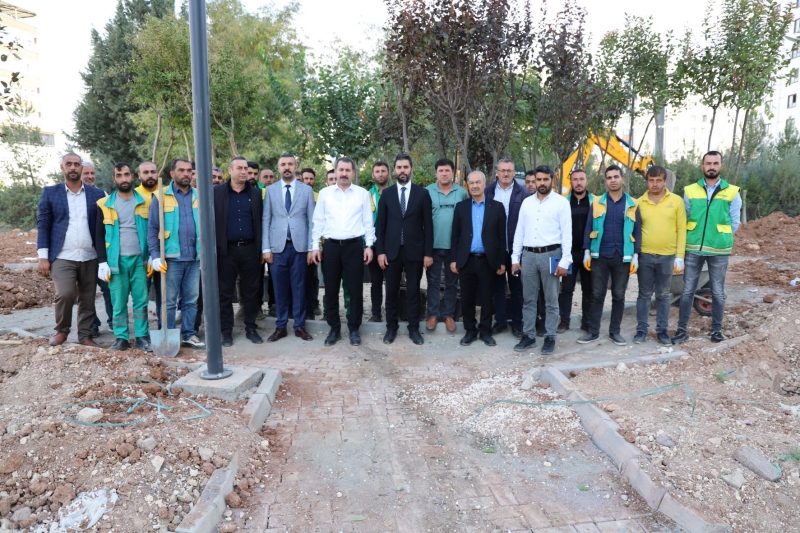 BAŞKAN BAYDİLLİ MESASİNE SAHADA BAŞLADI