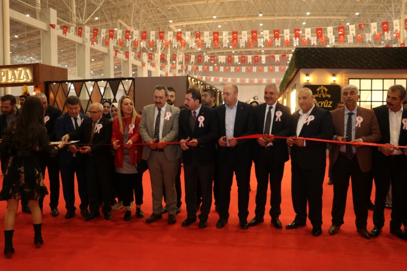 BAŞKAN BAYDİLLİ MOBİLYA VE EVLİLİK FUARINI ZİYARET ETTİ