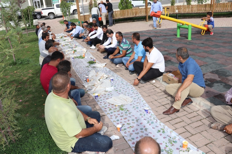 Başkan Baydilli Personelle Yer Sofrasında Buluştu