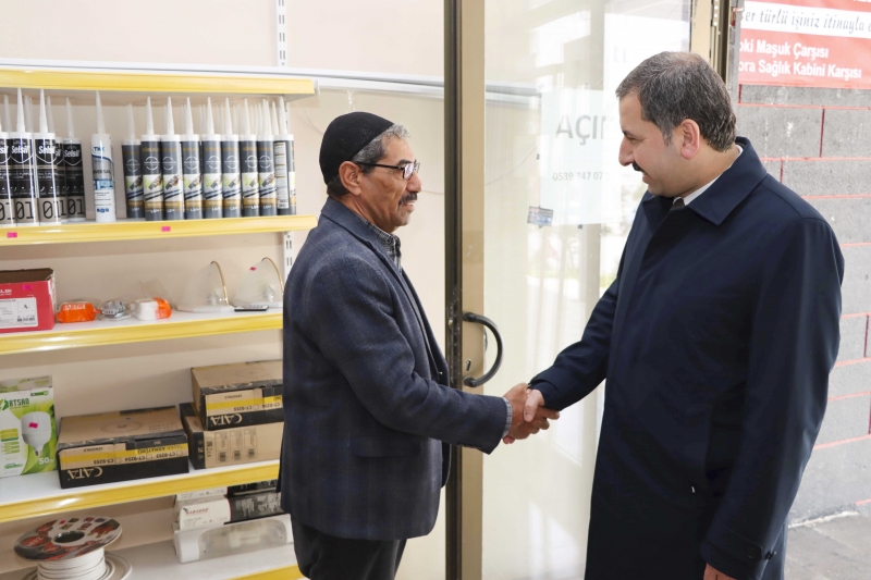 BAŞKAN BAYDİLLİ SEYRANTEPE'DE ESNAF VE VATANDAŞLARA PROJELERİNİ ANLATTI