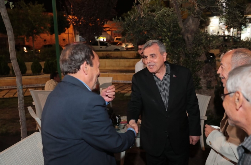 BAŞKAN BEYAZGÜL BELEDİYE VE KIZILAY BAHÇESİNDE VATANDAŞLARLA BİR ARAYA GELDİ