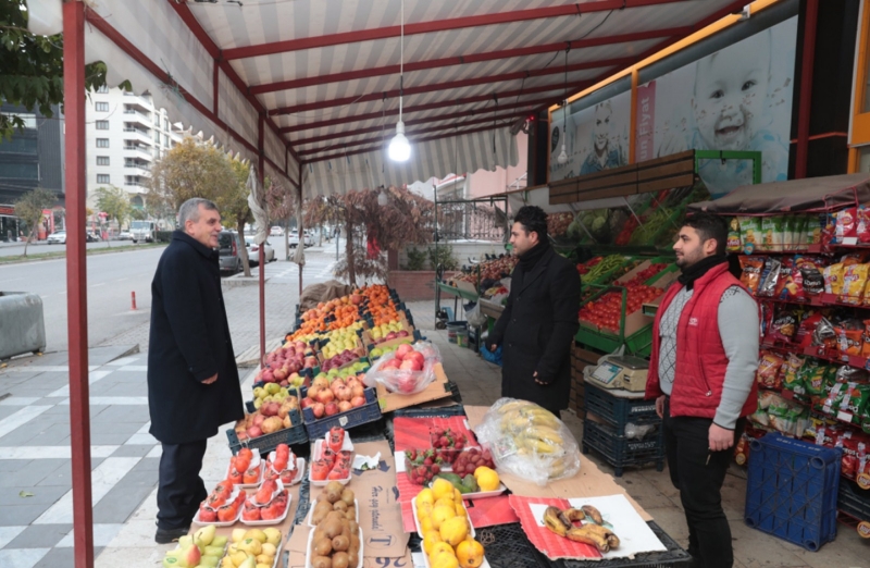 BAŞKAN BEYAZGÜL, ESNAFLA BİR ARADA