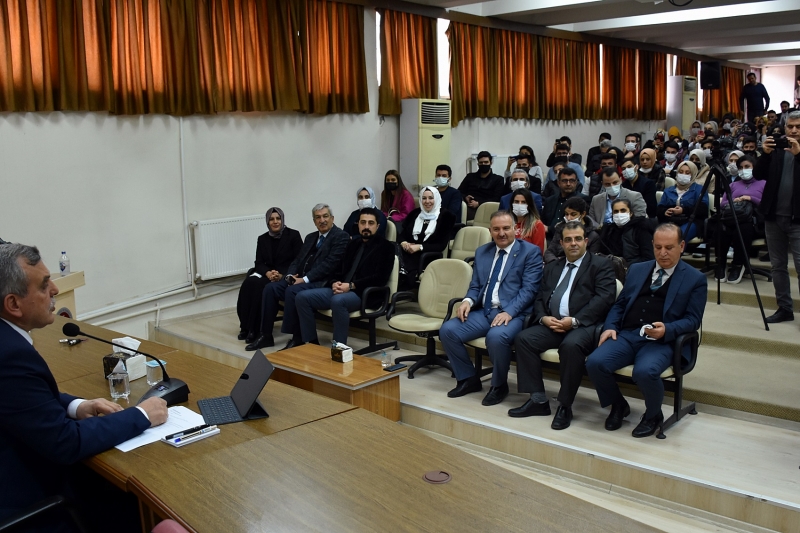 Başkan Beyazgül, Harran Üniversitesi Öğrencileriyle Buluştu