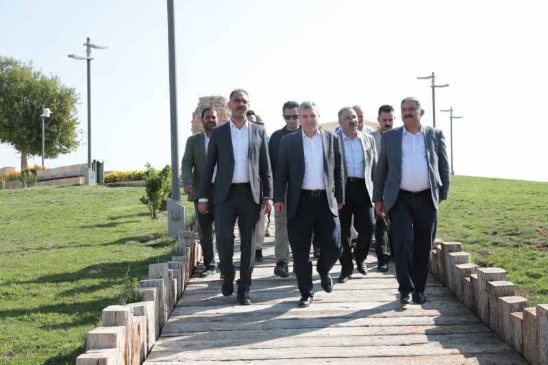 BAŞKAN BEYAZGÜL, KALE ETEĞİ YIKIM ÇALIŞMALARINI İNCELEDİ