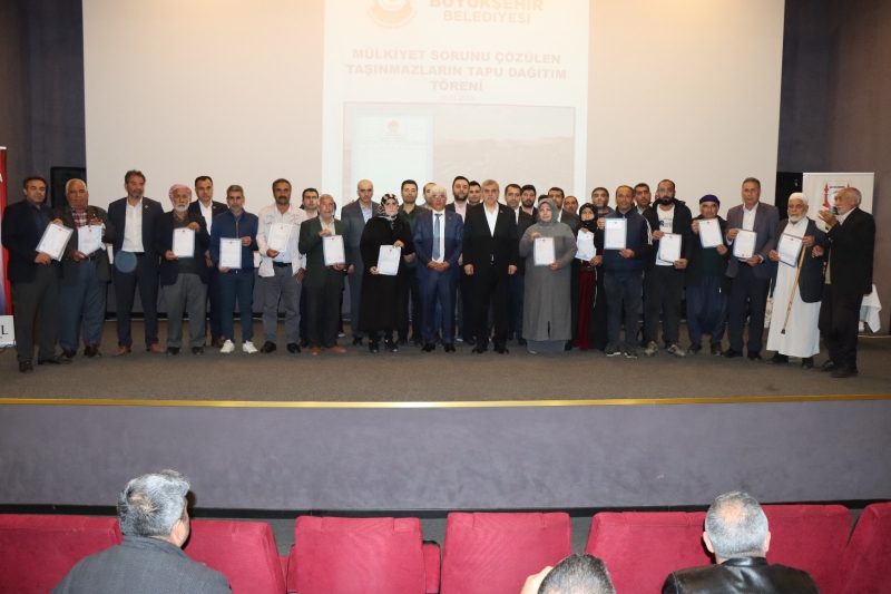 BAŞKAN BEYAZGÜL KANGRENLEŞEN 40 YILLIK TAPU SORUNUNU ÇÖZÜME KAVUŞTURDU