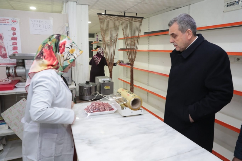 BAŞKAN BEYAZGÜL, KENDİ İŞYERİNİ AÇAN KADIN KASABI ZİYARET ETTİ