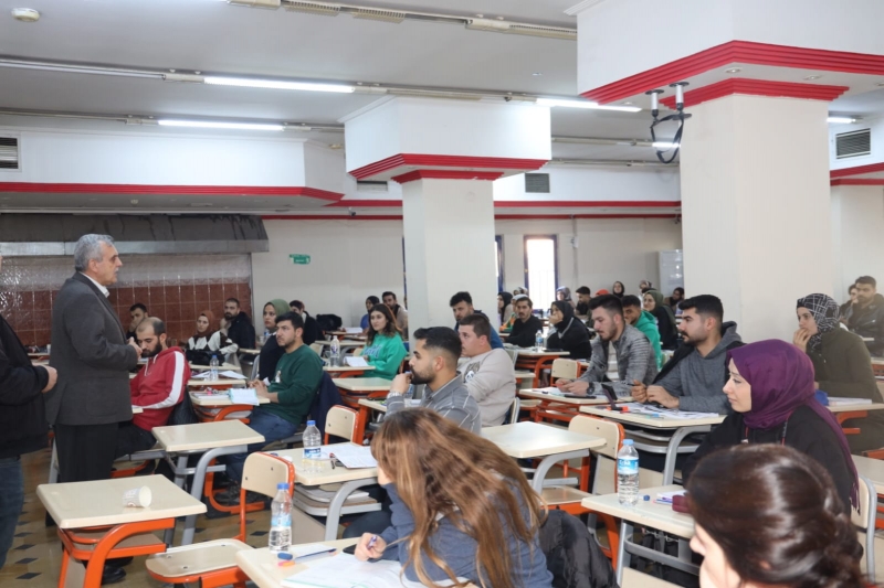 BAŞKAN BEYAZGÜL, KPSS’YE HAZIRLANAN ÖĞRENCİLERİ ZİYARET ETTİ