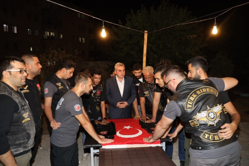 BAŞKAN BEYAZGÜL, MOTOR TUTKUNLARIYLA BİR ARAYA GELDİ