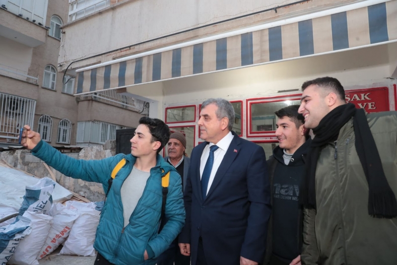 BAŞKAN BEYAZGÜL TALEPLERİN ÇÖZÜMÜNÜ SAHADA GERÇEKLEŞTİRİYOR