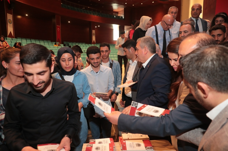 BAŞKAN BEYAZGÜL, ÜNİVERSİTELİ GENÇLERLE BULUŞTU