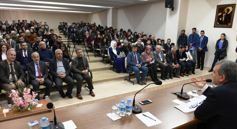 BAŞKAN BEYAZGÜL, ÜNİVERSİTE ÖĞRENCİLERİNE DENEYİMLERİNİ ANLATTI