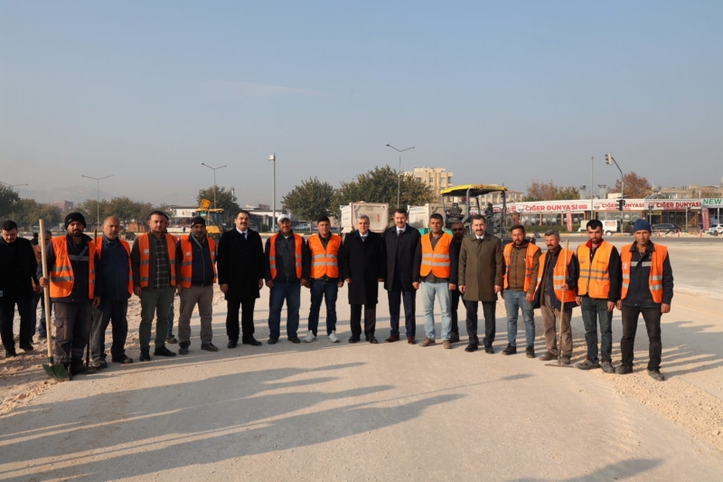 BAŞKAN BEYAZGÜL VE VALİ AYHAN’DAN TRAFİĞİ RAHATLATACAK SADUN PAŞA BULVARINDA İNCELEME