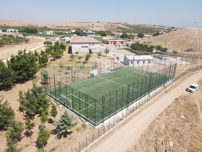 BAŞKAN CANPOLAT İLE GENÇLER İÇİN 21 SEMT SAHASI KAZANDIRILDI