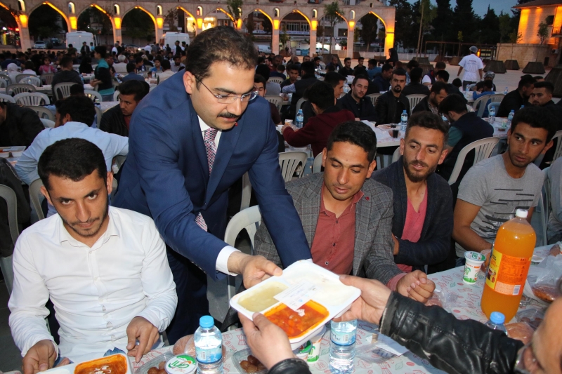 Başkan Canpolat Kardeşlik Sofrasında Vatandaşlar İle İftar Yaptı