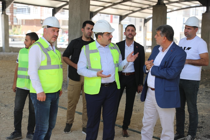 BAŞKAN CANPOLAT, KARŞIYAKA SEMT PAZARI PROJESİNİ İNCELEDİ