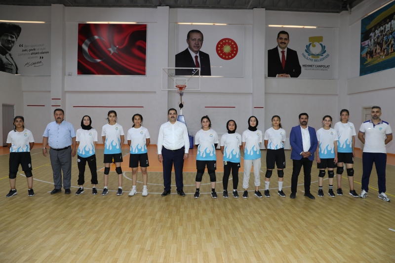 BAŞKAN CANPOLAT: SÖZ VERDİĞİMİZ ENGELLİ HAVUZUMUZU HİZMETE SUNUYORUZ