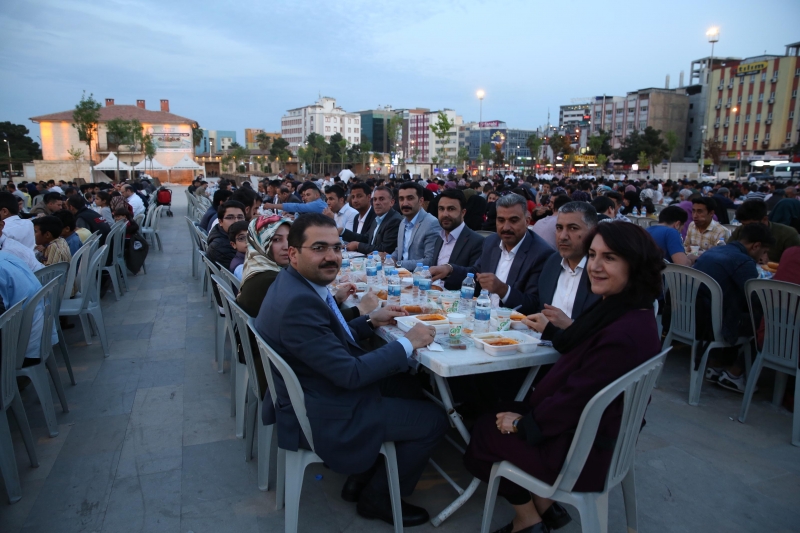 Başkan Canpolat Vatandaşlar İle İftarda Buluştu