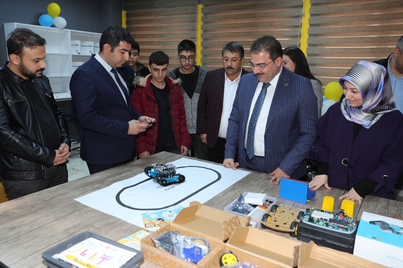 BAŞKAN CANPOLAT’IN SÖZÜNÜ VERDİĞİ STEM MERKEZİ AÇILDI