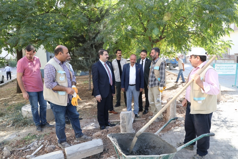 BAŞKAN CANPOLAT’LA AĞAÇLAR TOPRAKLA BULUŞUYOR