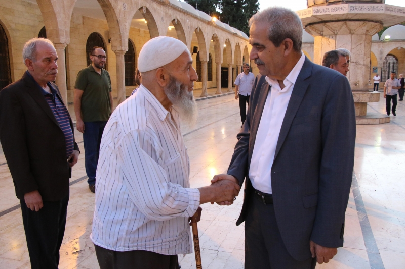 Başkan Demirkol Çarşı Gezisinde Esnaf Ve Vatandaşla Bir Araya Geldi