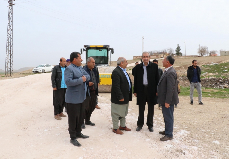 BAŞKAN DEMİRKOL, GÜRPINAR’DAKİ YOL YAPIM ÇALIŞMALARINI DENETLEDİ