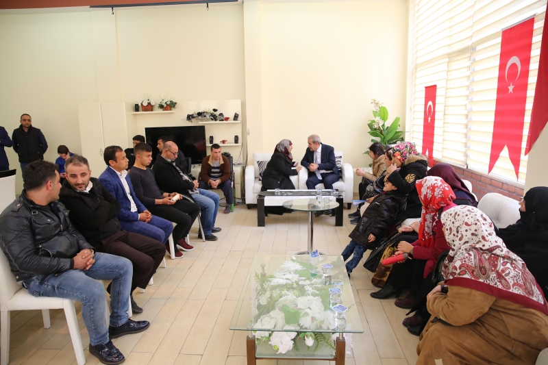 Başkan Demirkol, Halk Gününde Vatandaşları Tek Tek Dinledi