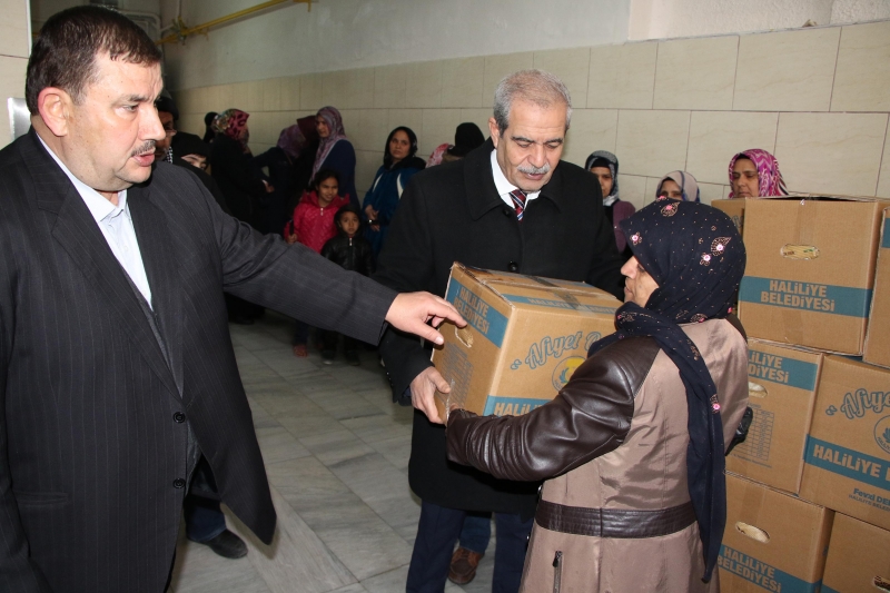 Başkan Demirkol İhtiyaç Sahibi Aileleri Yalnız Bırakmıyor