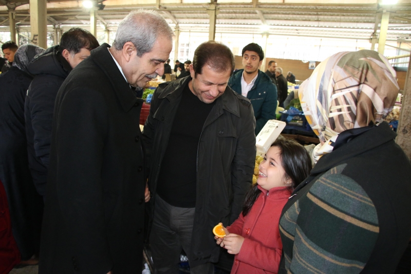 Başkan Demirkol Semt Pazarında Vatandaşlarla Buluştu