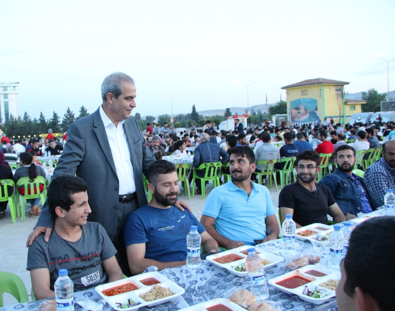 Başkan Demirkol Vatandaşlarla İftar Geleneğini Bozmadı