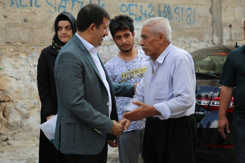 Başkan Ekinci Çat Kapı Ev Ziyaretlerine Devam Ediyor