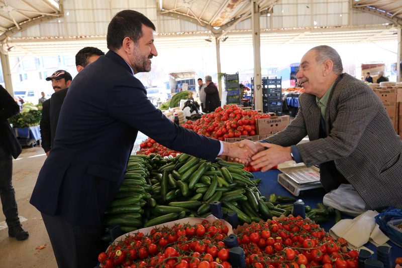 BAŞKAN EKİNCİ ESNAF VE VATANDAŞLARLA BİR ARAYA GELDİ