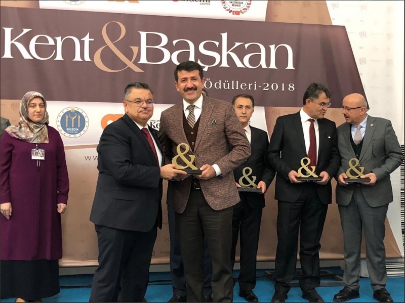Başkan Ekinci'ye “Yılın Belediye Başkanı” Ödülü