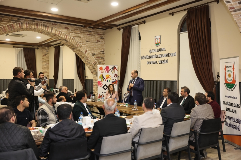 BAŞKAN GÜLPINAR, BAĞIMLILIKLA MÜCADELEYİ KAZANAN GENÇLERLE İFTARDA BULUŞTU