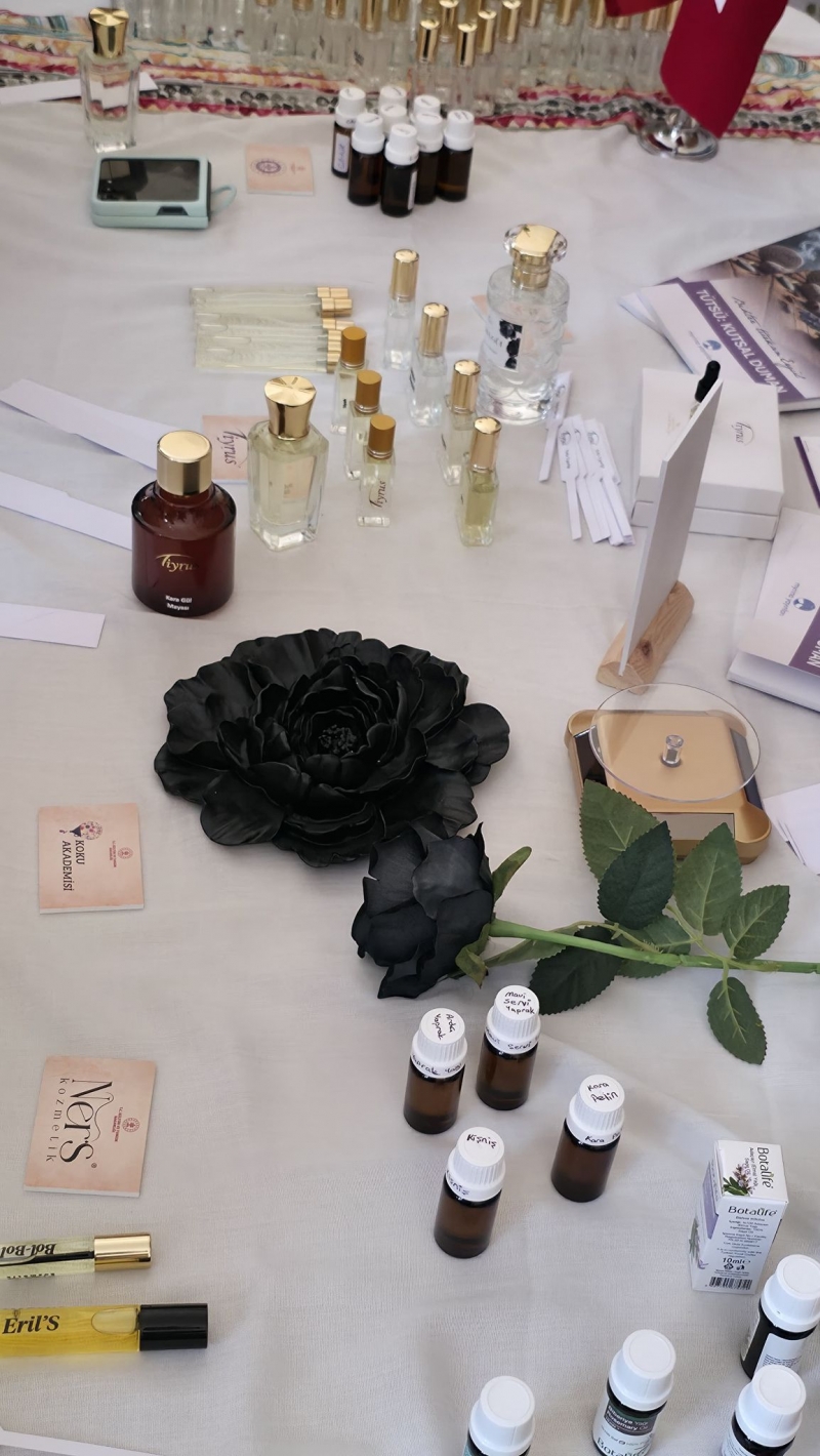 BAŞKAN GÜLPINAR, PARİS’TE KARAGÜL’Ü TANITTI