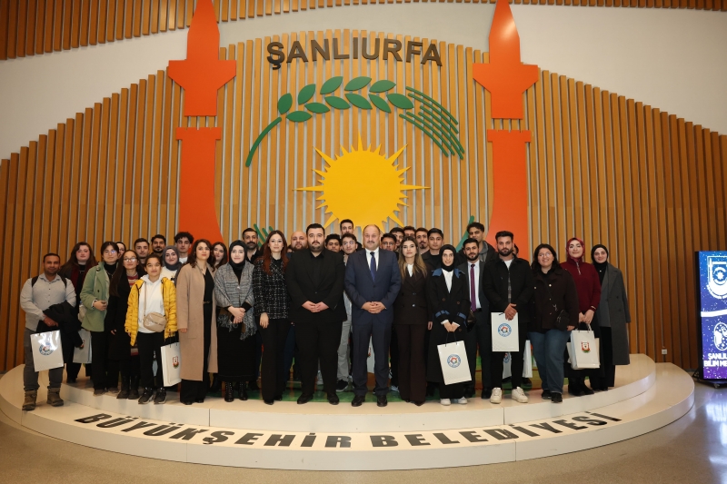 BAŞKAN GÜLPINAR, ÜNİVERSİTELİ GENÇLERLE BULUŞTU