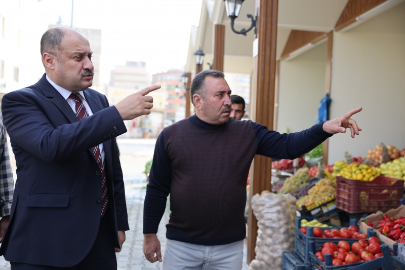 BAŞKAN GÜLPINAR, YENİLENEN PAZAR YERİNDE ESNAFLA BULUŞTU