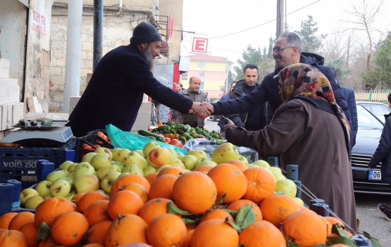 BAŞKAN KUŞ, İLÇEYİ KARIŞ KARIŞ DOLAŞIP, VATANDAŞLARLA BİR ARAYA GELİYOR.