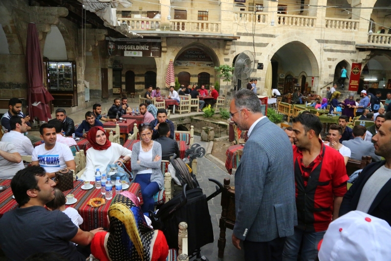Başkan Kuş Şanlıurfa'ya Akın Eden Turistlerle Yakından İlgilendi