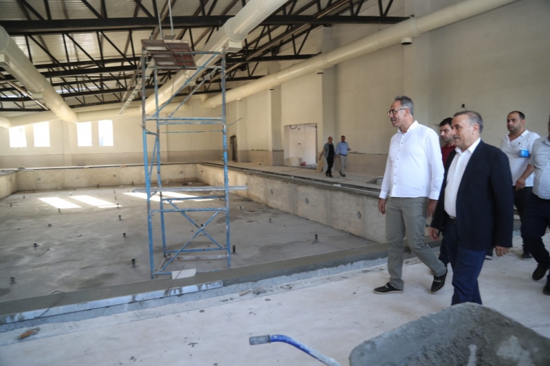Başkan Kuş yüzme havuzu çalışmalarını inceledi