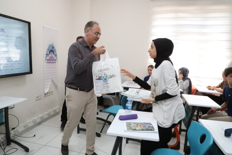 Başkan Mehmet Kuş, her türlü destek sözü verdiği gençlerden tek bir şey istedi