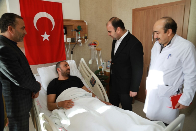 BAŞKAN NİHAT ÇİFTÇİ, TEDAVİ GÖREN AFRİN GAZİSİNİ ZİYARET ETTİ