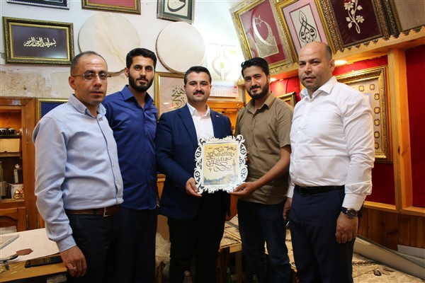 Başkan Yıldız Rızvaniye Külliyesinde Bulunan Esnafla Bir Araya Geldi