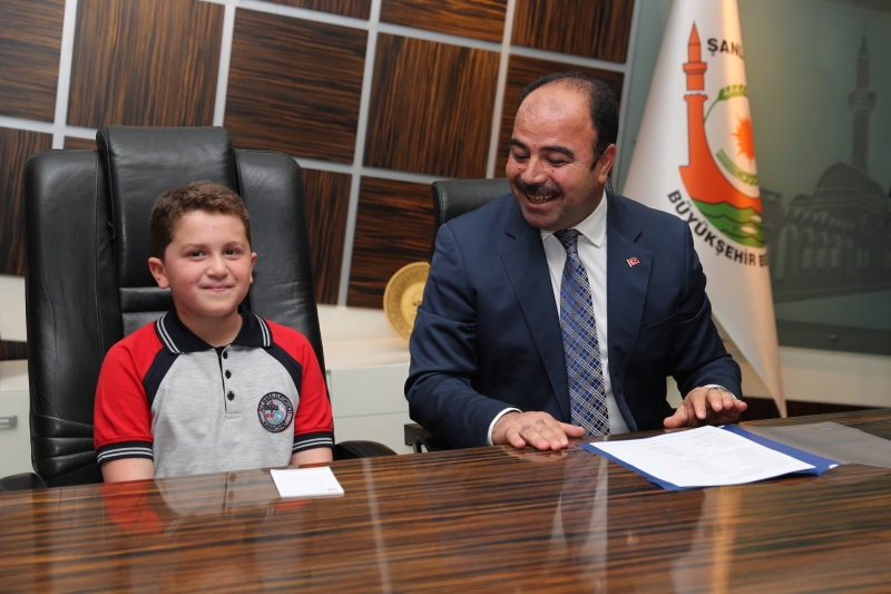 Başkanlık Makamını Çocuk Gülücükleri Sardı