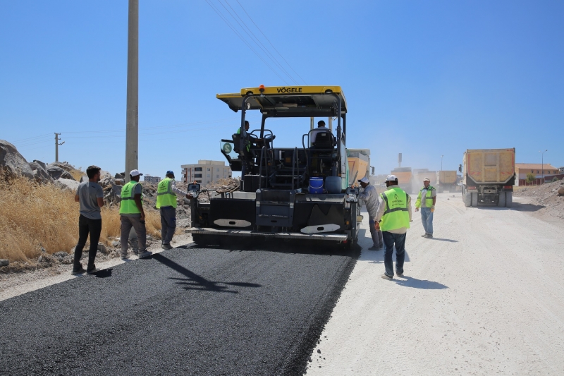 BATIKENT MAHALLESİNDE YOLLAR YENİLENİYOR
