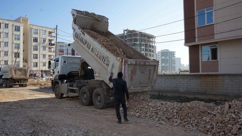 BATIKENT'E YENİ YOLLAR KAZANDIRILIYOR