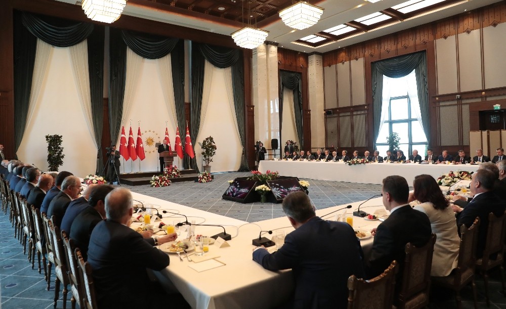 Cumhurbaşkanı Erdoğan büyükşehir belediye başkanları ile bir araya geldi